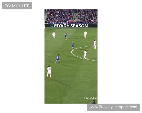 世界杯姆巴佩凌空抽射命中场馆沸腾